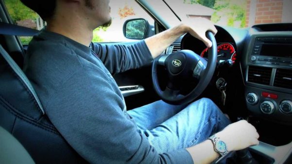 Direção de carro manual